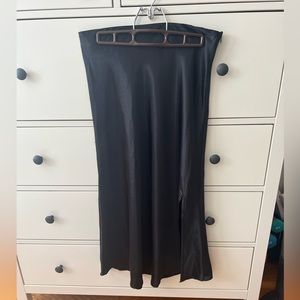 Amazon Sleek Black Midi Skirt